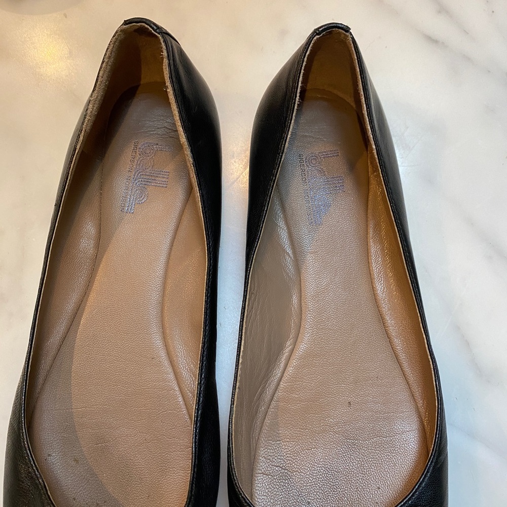 Belle by Siegerson Morrison round toe flats - Picture 2 of 3